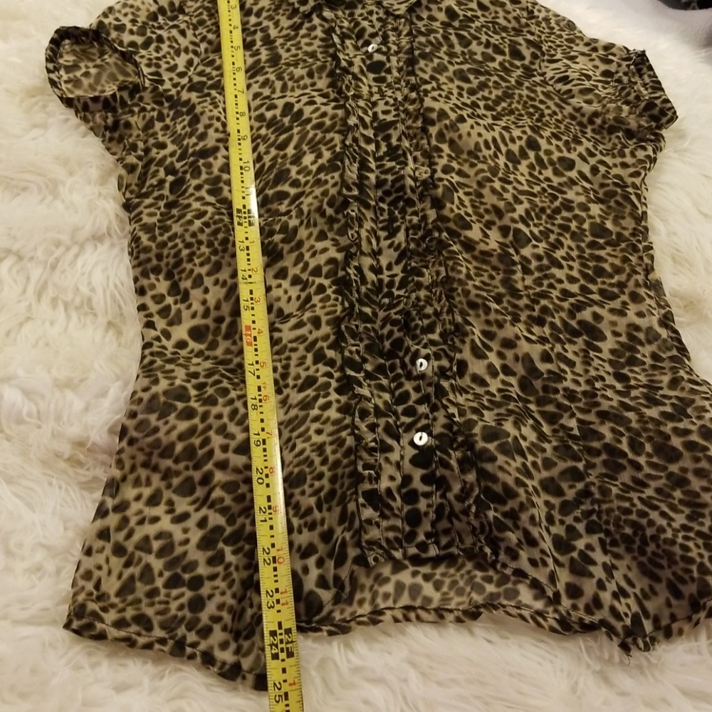 Leopard Print Shirt!! 🦁 - Picture 3 of 8
